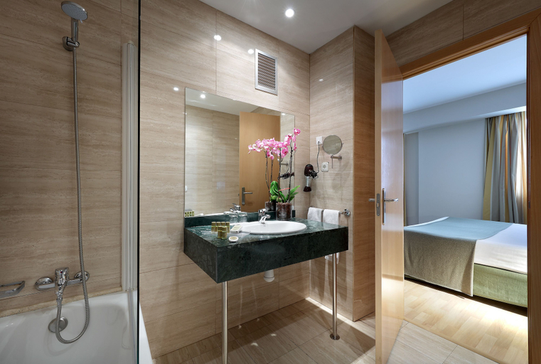 Bathroom 5, Hotel Dorma Tartessos, Huelva