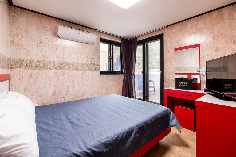Bedroom 5, Yeoninsan Hot Spring Resort, Gapyeong