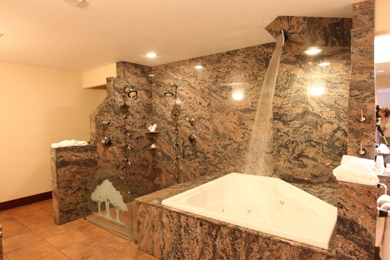 Bathroom 5, The Greenwell Inn, Carbon