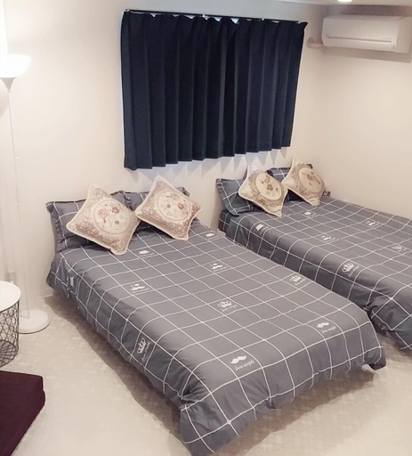 Bedroom 1, Queen's House, Osaka