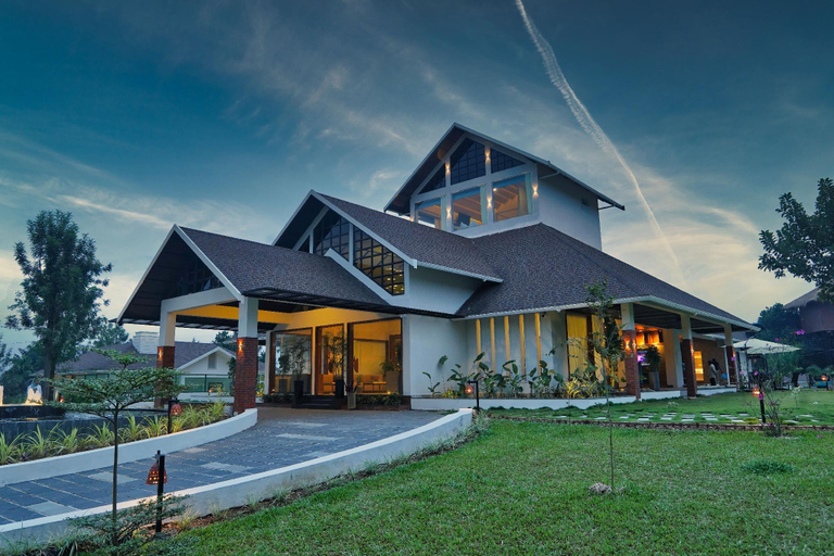 Exterior & Views