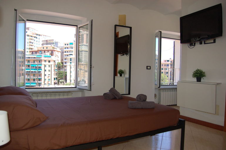 Room 5, Cosy Apartment Central Location City View Genova, Genova