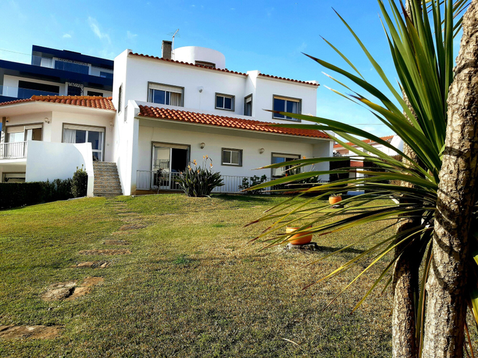 Exterior & Views 2, Impecable 4-bed Villa in Praia da Areia Branca, Lourinhã