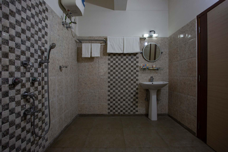 Bathroom 3, StayVista at Arya Treetops And Tea Trails	, Darjiling
