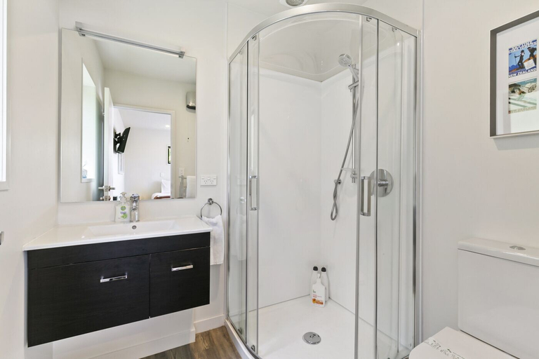 Bathroom, Views 1, Queenstown-Lakes