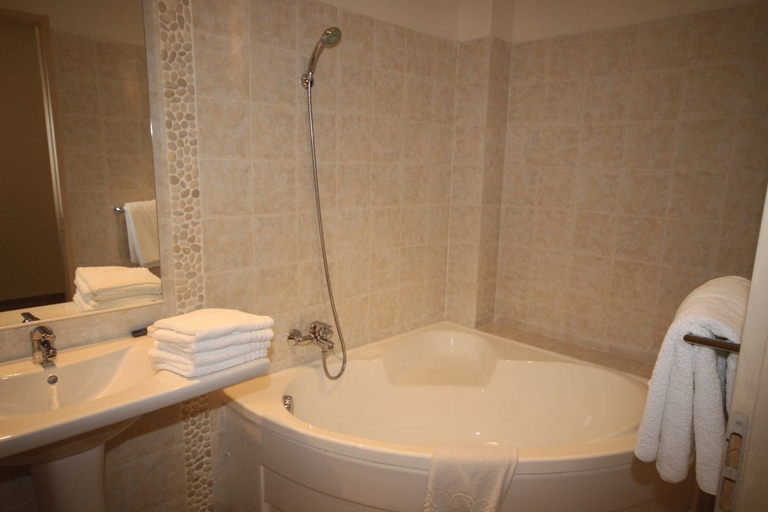 Bathroom 4, Hotel Costa Rossa, Corse-du-Sud