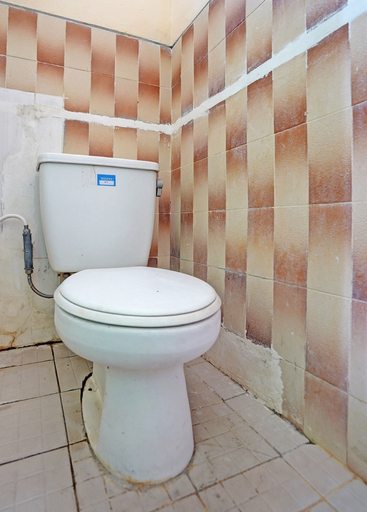 Bathroom 4, OYO 2708 Hotel Kemuning Syariah, Madura Island