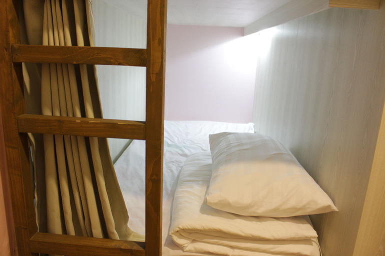 Bedroom 12