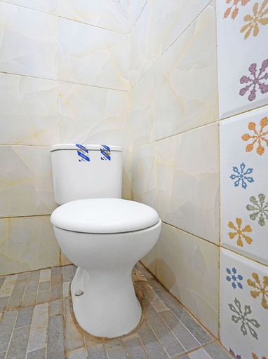 Bathroom, OYO 91670 Mannsur Homestay Syariah, Sidoarjo