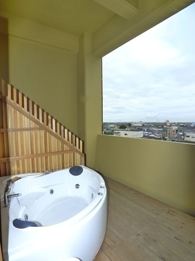 Bathroom 5, New Makomo Hotel, Itako