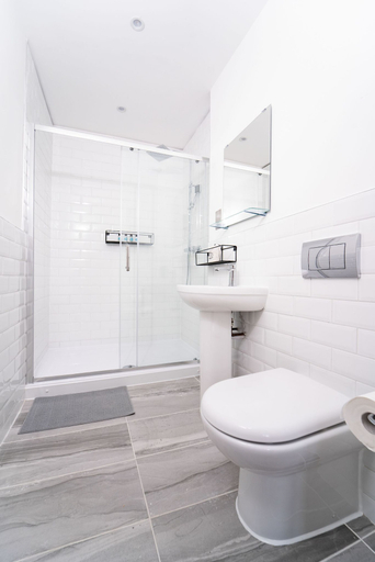 Bathroom 4, The Woodman Hotel, London
