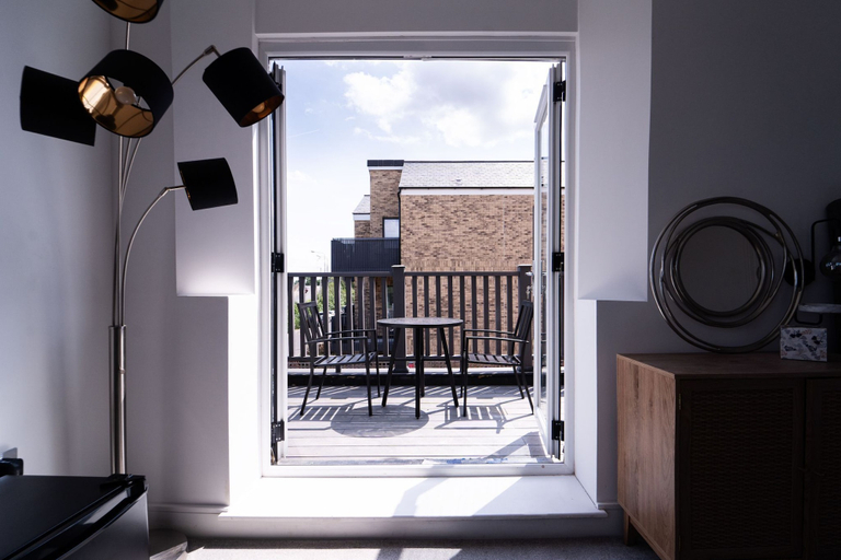 Others 3, The Woodman Hotel, London