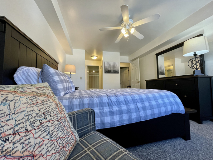 Bedroom 3, The Alex Furnished Rentals, Winnebago