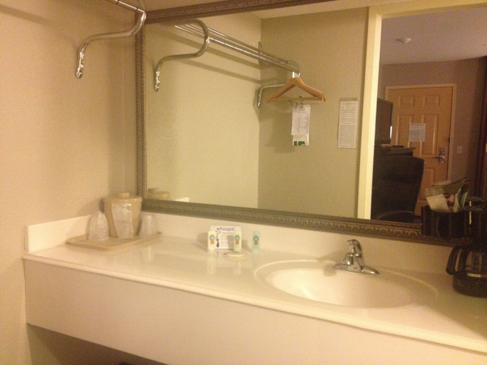 Bathroom 4, Quality Inn Duncan Hwy 81, Stephens