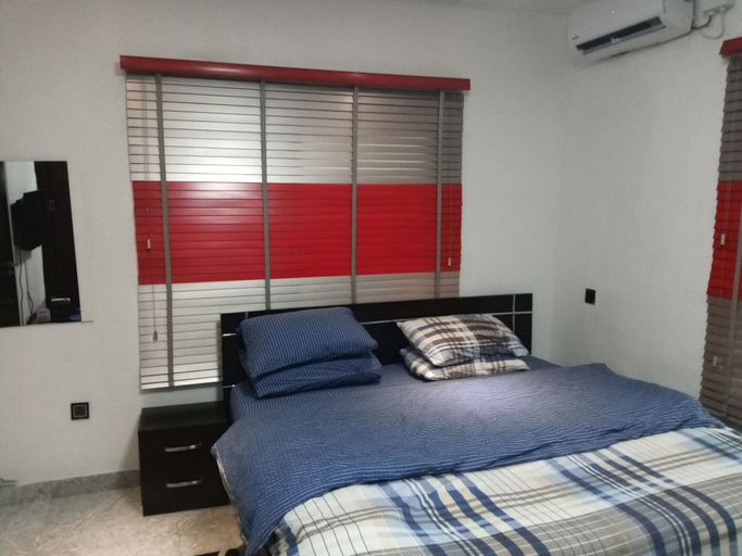 Bedroom 4, The Gold, Eti-Osa