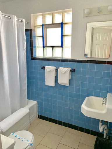Bathroom 4, White Caps Motel, Cape May