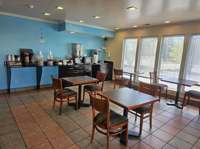 Food & Drinks 4, Budgetel Inn & Suites, Saint Clair