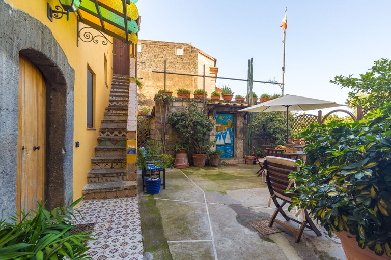 Exterior & Views 2, Orchid Corner, Napoli