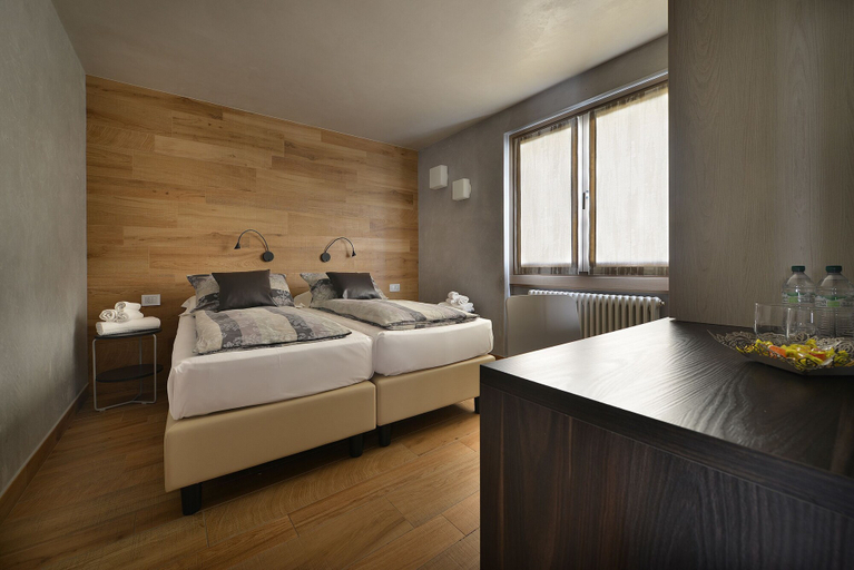 Bedroom 3, Hotel Compagnoni, Sondrio