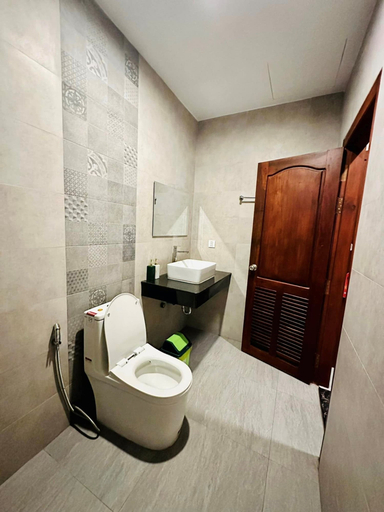 Bathroom 5, Laluna Guesthouse, Siem Reap