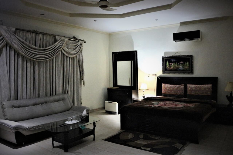 Others 3, High Trees Inn, Islamabad