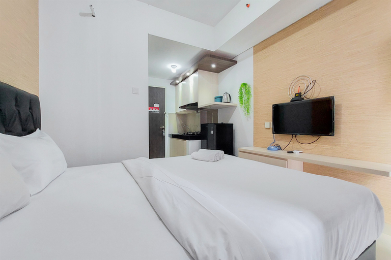 Bedroom 2, Minimalist and Homey Studio Serpong Garden Apartment By Travelio, Tangerang