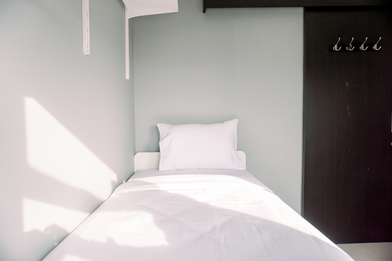 Bedroom 2, Simply and Comfort Stay 2BR at Belmont Residence Puri Apartment By Travelio, West Jakarta