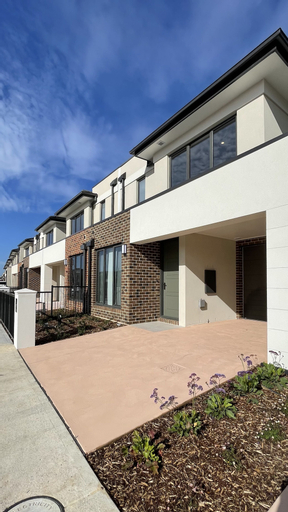 Exterior & Views 2, Casey Green Townhouse by GoodLive, Casey - Berwick