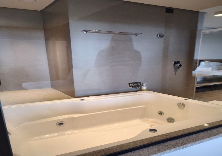 Bathroom, Apartamento Familia By Hotel Solar Pedra da Ilha, Penha