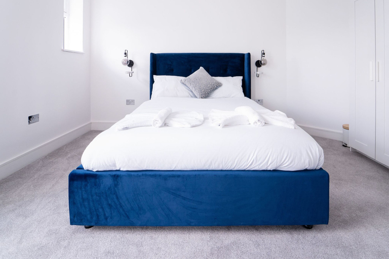 Bedroom 5, The Woodman Hotel, London