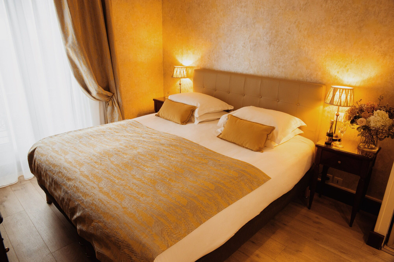 Bedroom 3, Hotel Waldorf Montparnasse, Paris