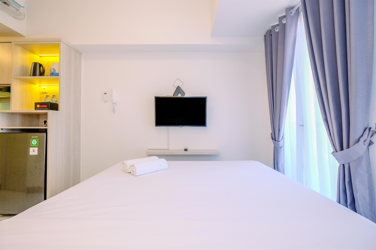 Bedroom 2, Warm Studio at Tokyo Riverside PIK 2 Apartment By Travelio, Tangerang