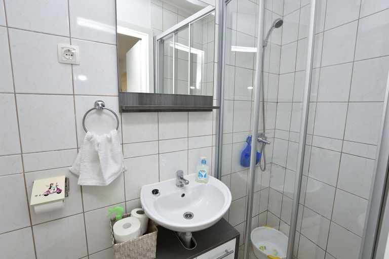 Bathroom 4, Apartments Dragica, Primošten