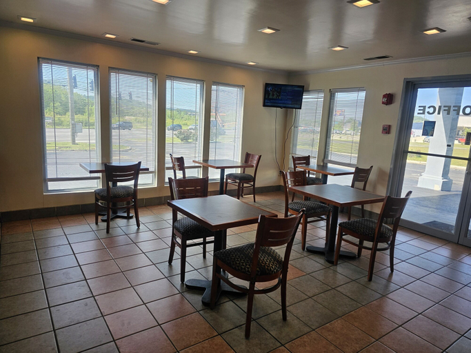 Food & Drinks 5, Budgetel Inn & Suites, Saint Clair