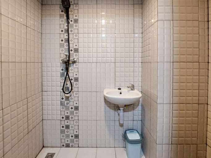 Bedroom 4, Cozy and Strategic Studio Apartment at De Prima By Travelio, Medan