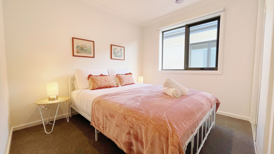 Bedroom 3, Casey Green Townhouse by GoodLive, Casey - Berwick
