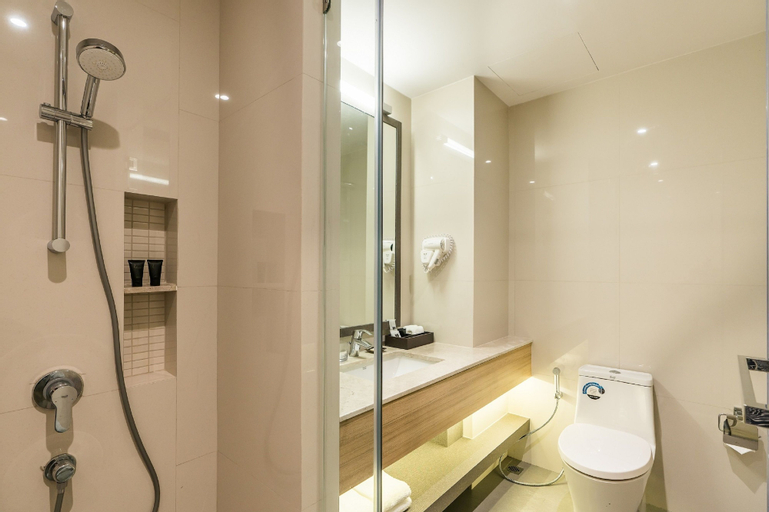 Bathroom 7