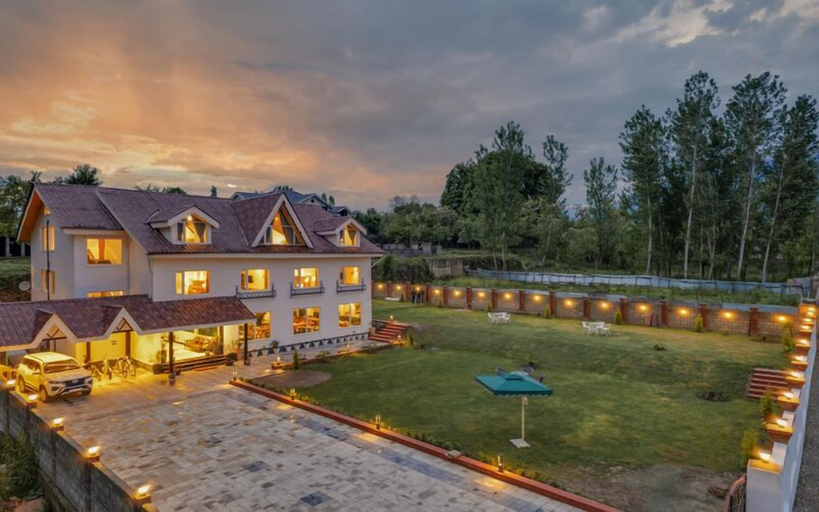 Exterior & Views