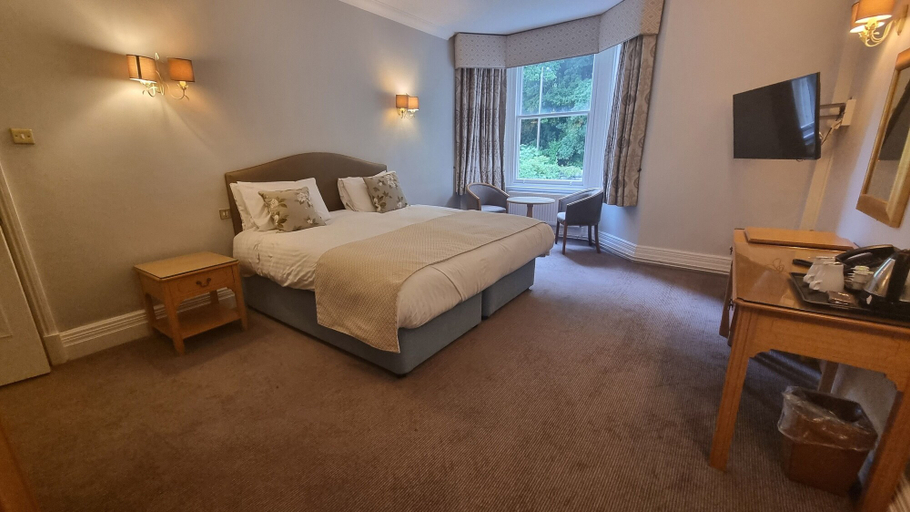 Bedroom 2, Makeney Hall Hotel, Derbyshire