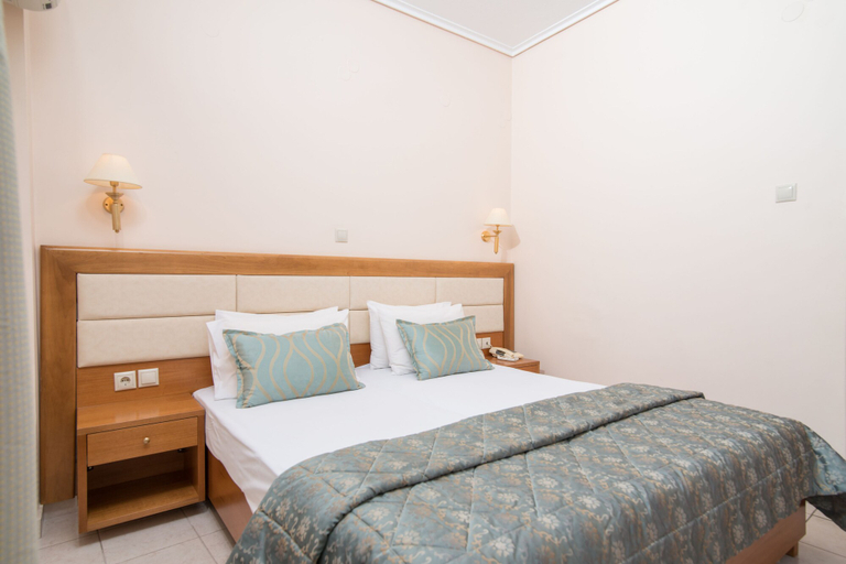 Bedroom 3, Regina Mare Hotel, Central Macedonia