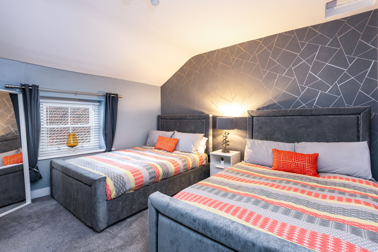 Bedroom 2, Private Garden Rooftop Terrace With hot tub, North Yorkshire