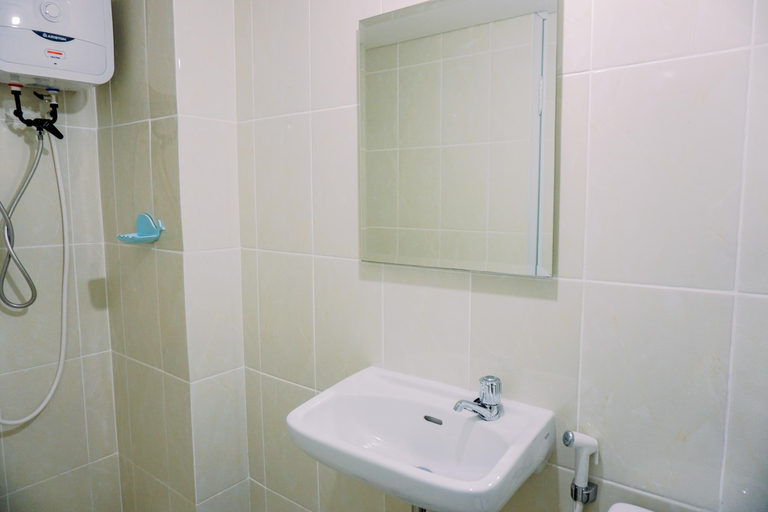 Bathroom 3, Simply and Cozy Stay Studio Apartment M-Town Residence By Travelio, Tangerang