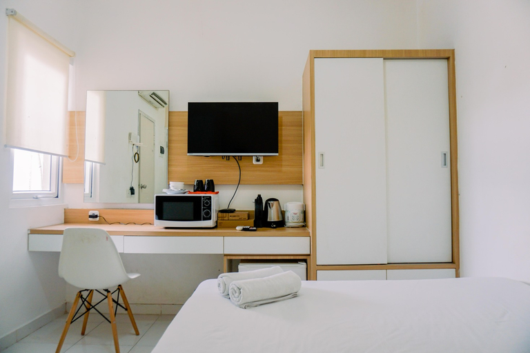 Bedroom 3, Cozy Living Studio Room (No Kitchen) Apartment Aeropolis Residence By Travelio, Tangerang