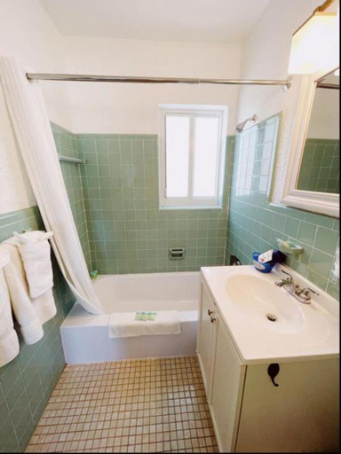 Bathroom 4, Great Escape By Lowkl, Broward