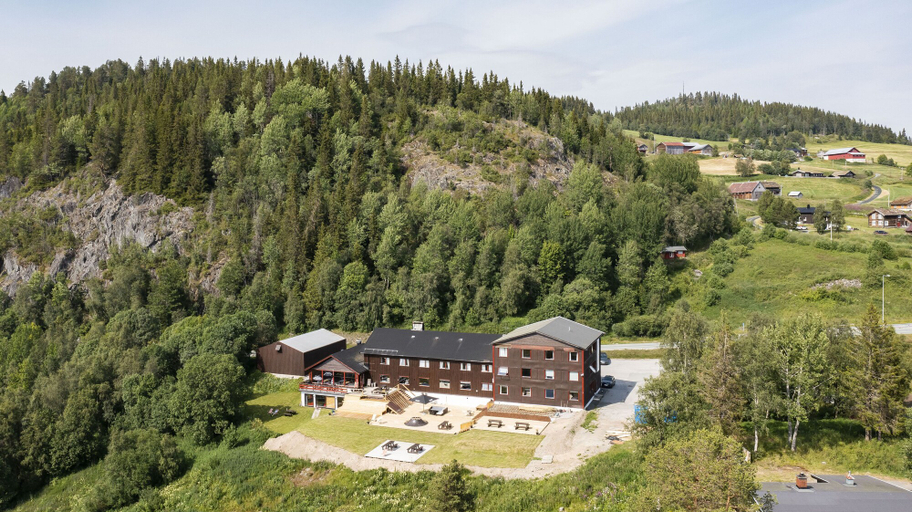 Exterior & Views