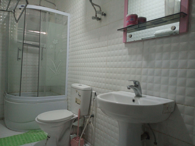 Bathroom 4, Fortune Pearl Hotels, Alimosho