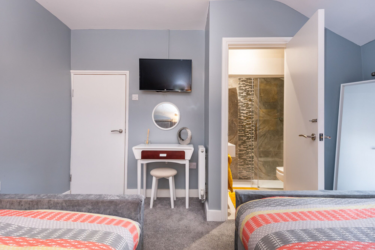 Bedroom 3, Private Garden Rooftop Terrace With hot tub, North Yorkshire