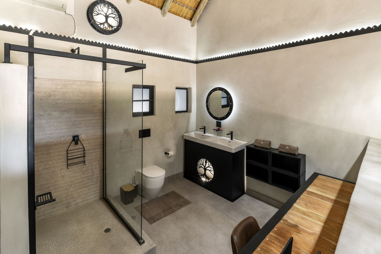 Bathroom 3, Chobe River Lodge, Chobe