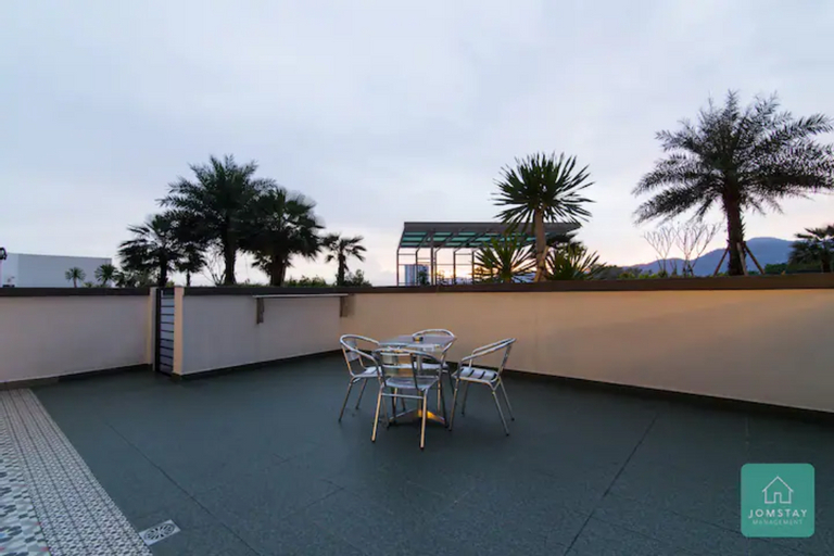 Exterior & Views 12