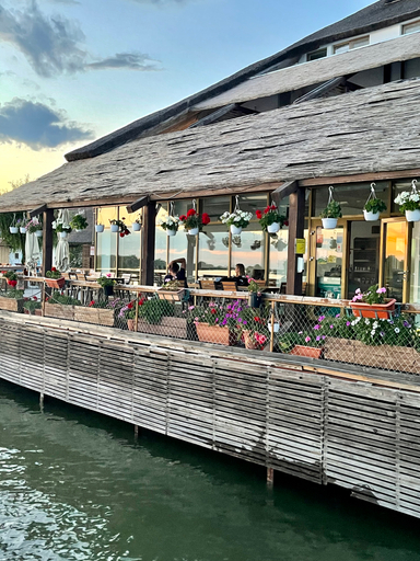 Food & Drinks 5, Paradise Delta House, Crisan